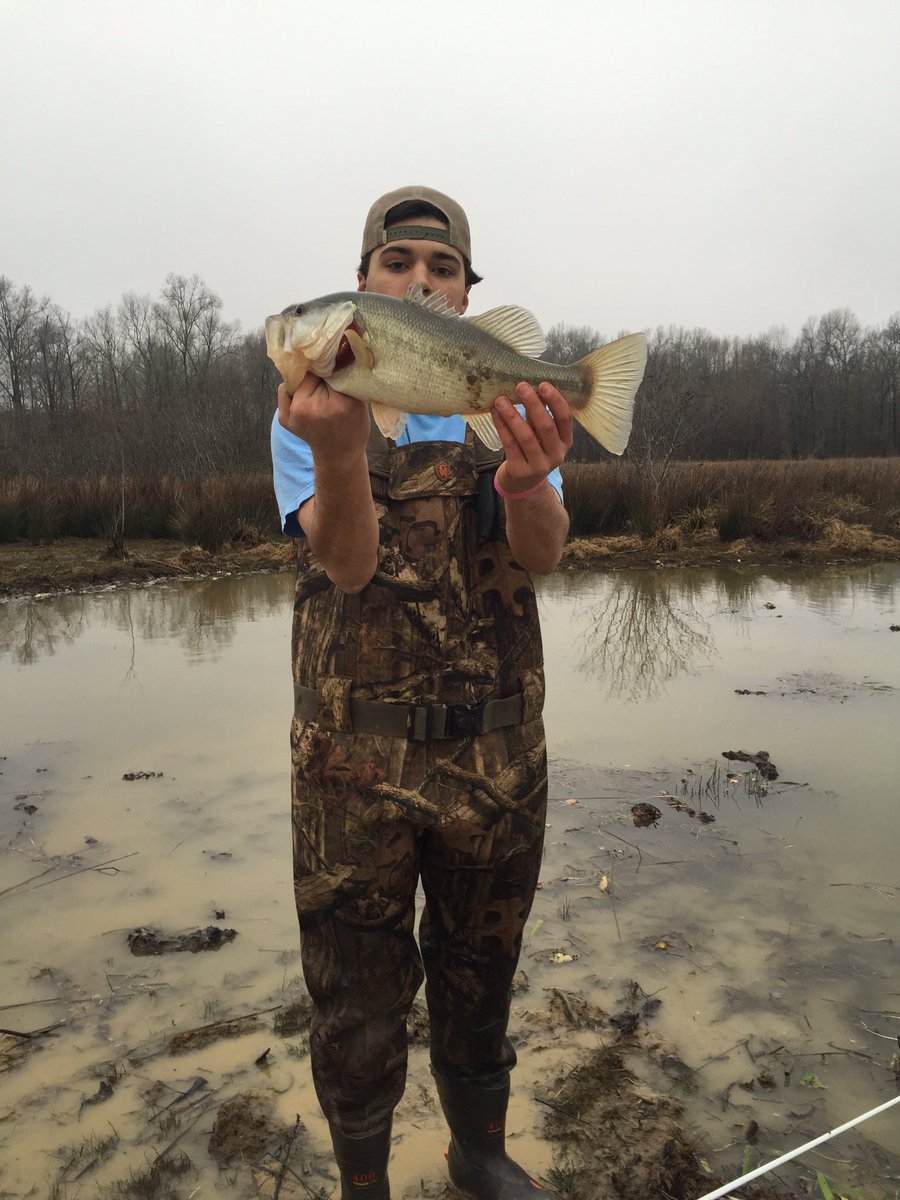 wings_outd's tweet image. Cold weather fishing! Always a good time
