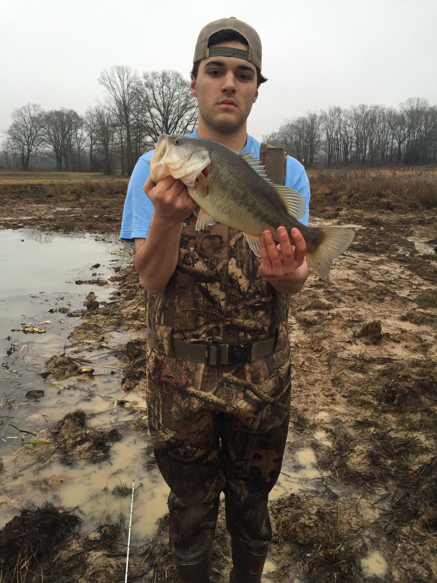 wings_outd's tweet image. Cold weather fishing! Always a good time