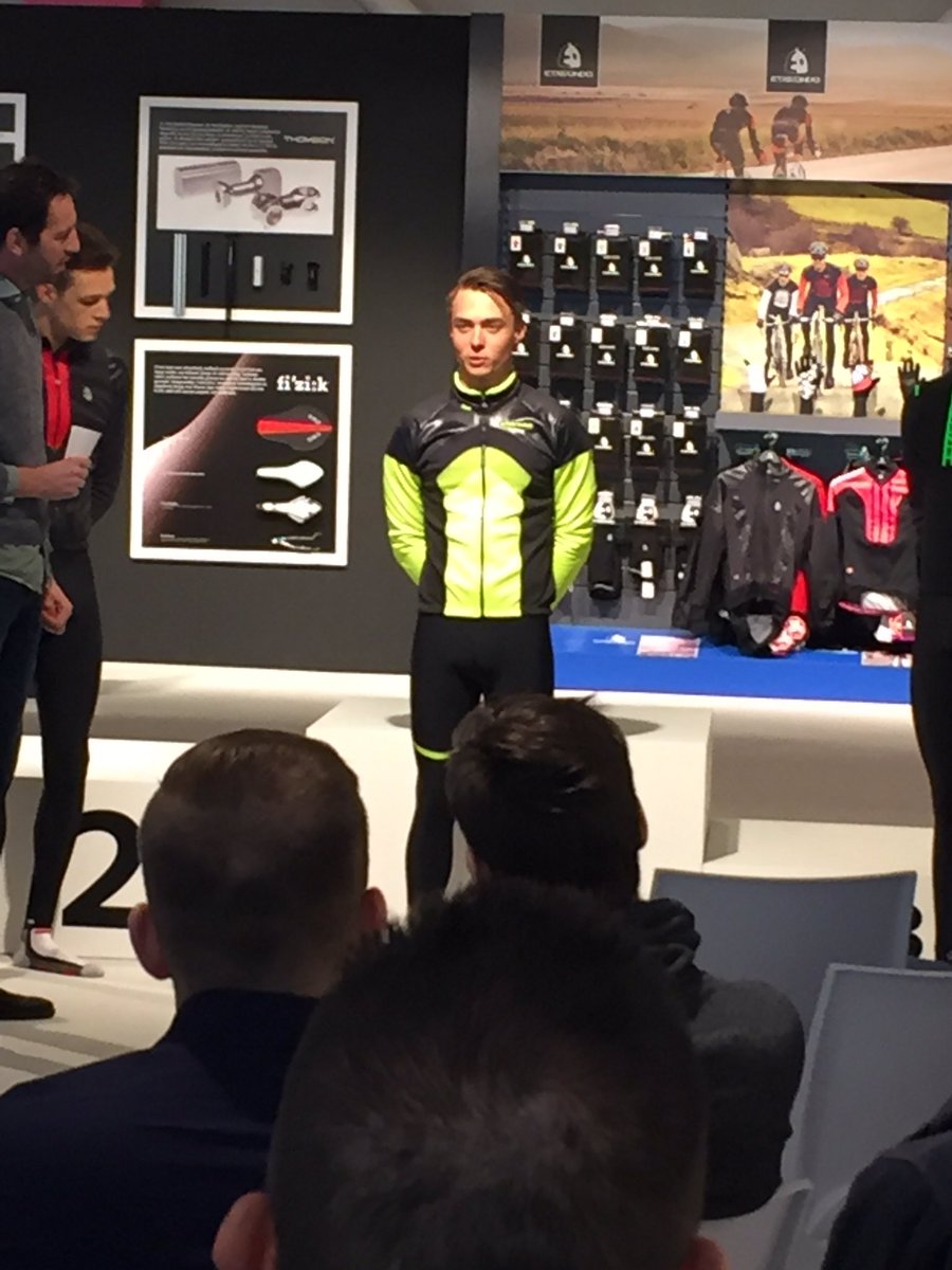 EddyBouwmans's tweet photo. Yesterday received #whitejersey @_ETXEONDO @ winter/fall presentation clothes. #thanks also my friend #markbruce https://t.co/jvOCQPfK8u