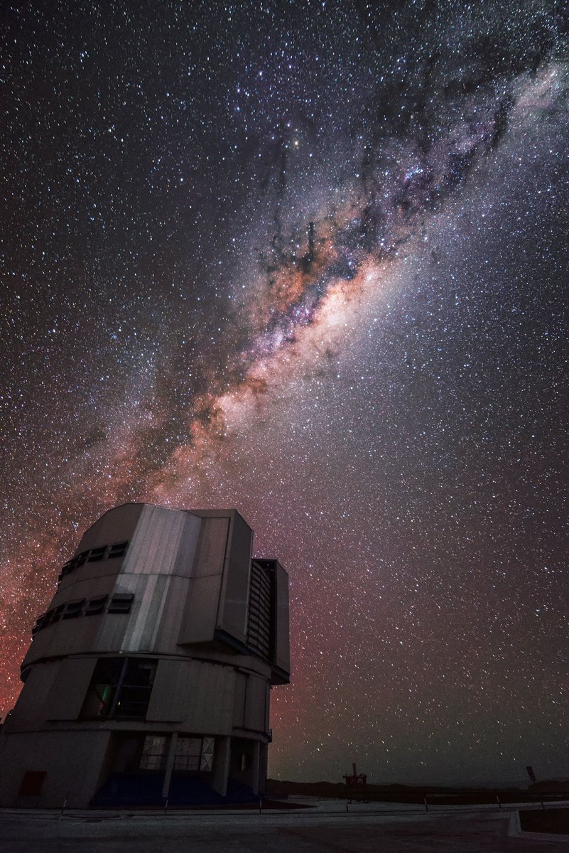 The Milky Way extends over the #VLT.
Credit: J. Busqué / <a href="/ESO/">ESO</a> socsi.in/gqOLL