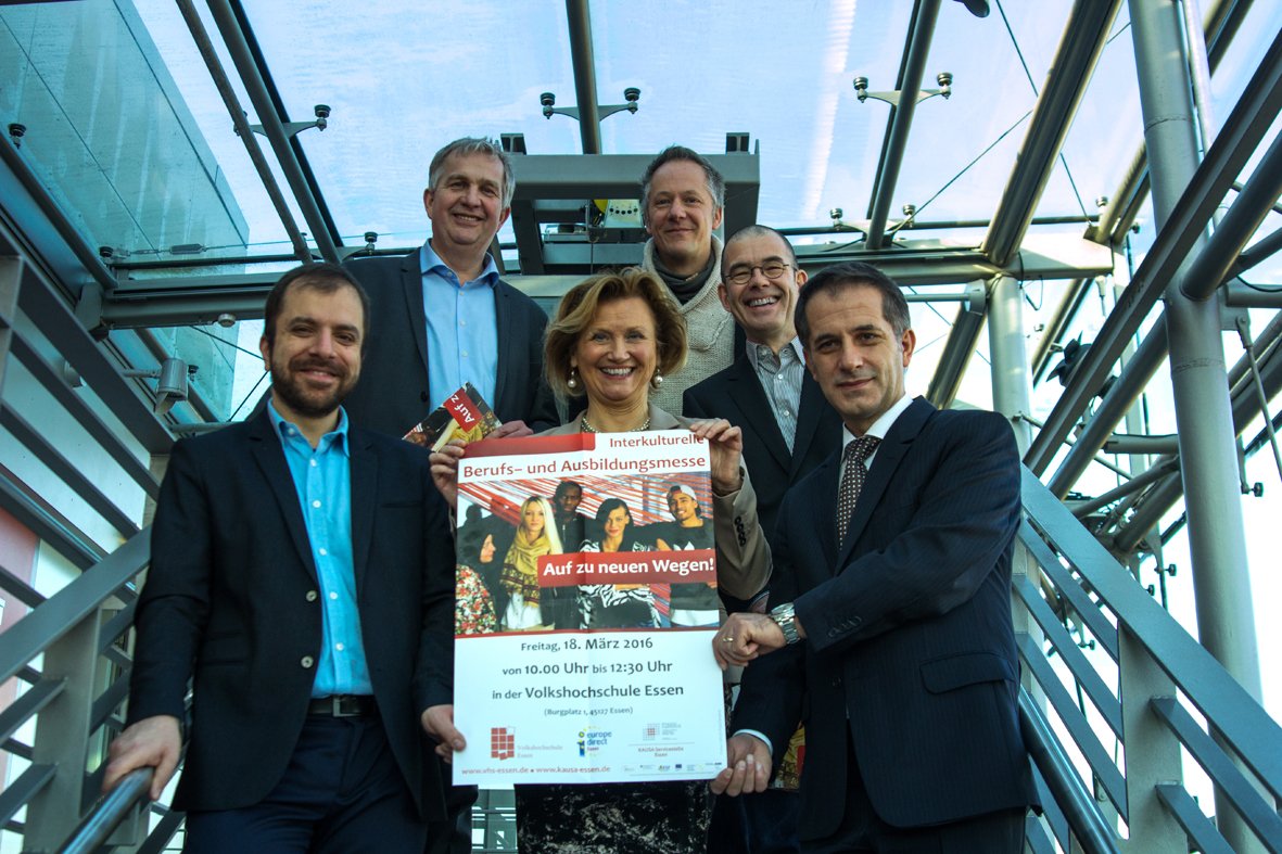 kausaessen's tweet photo. Im Anschluss wurde die interkulturelle Berufs- und Ausbildungsmesse „Auf zu neuen Wegen!“ vorgestellt. @vhsessen https://t.co/tGbQFklbB8