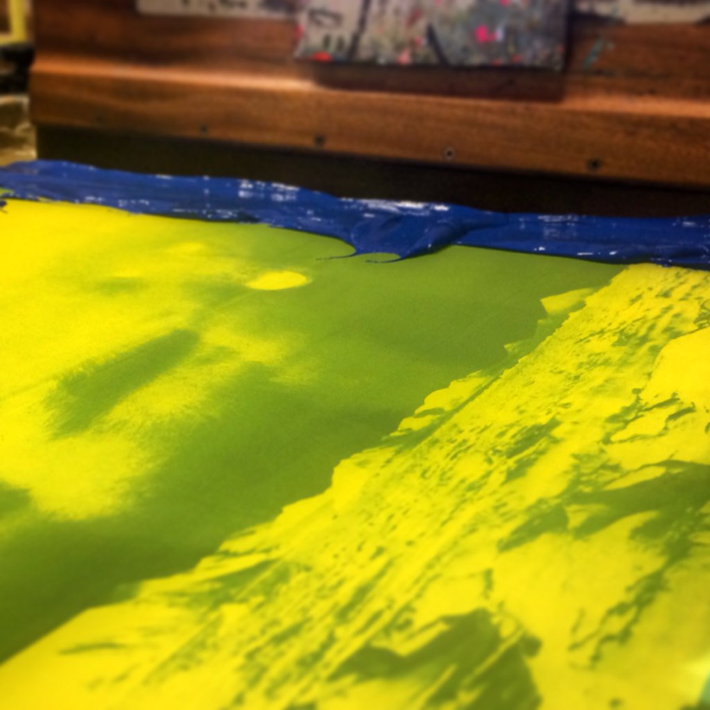 jostaffordx2's tweet photo. Blue, blue, electric blue. Or Cyan rather! #cmyk #fourcolourprocess #printisntdead #printspotters #screenprint https://t.co/Cpcja4onf8