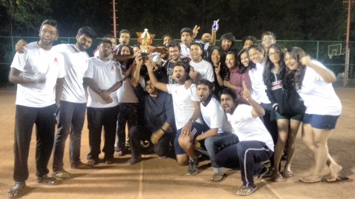 SCAM_MICA's tweet photo. Aaaaaand the winners of #samar16, the hatrick trophy - MICA White!! @MICA_ahmedabad https://t.co/3CJsm0V740