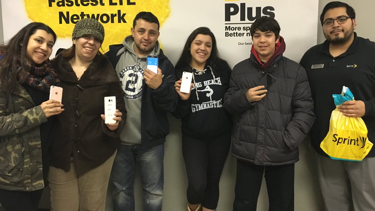 SprintOceanside's tweet photo. Saving 50% off their monthly phone bill by switching to Sprint and they all got a new phone! #sorryvzw https://t.co/fNiAnTTRZY