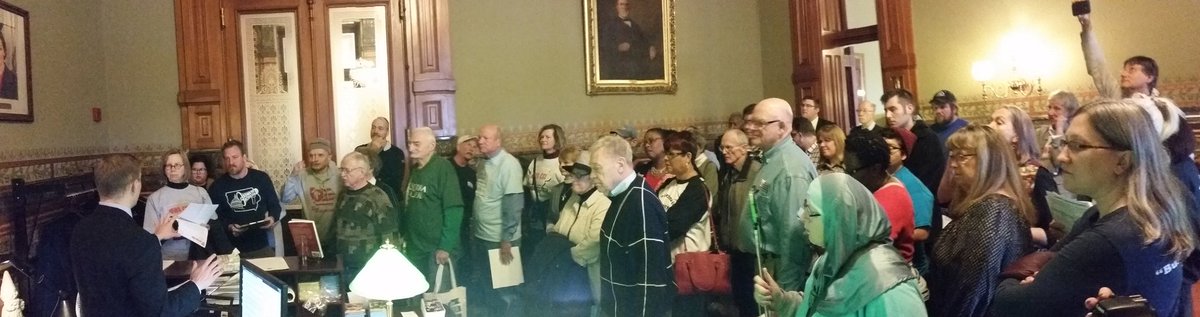 JessMazour's tweet photo. .@CCIAction members demanding Branstad hold a public meeting and respond to our demand to deny the Bakken Pipeline. https://t.co/tIXkqEMu87
