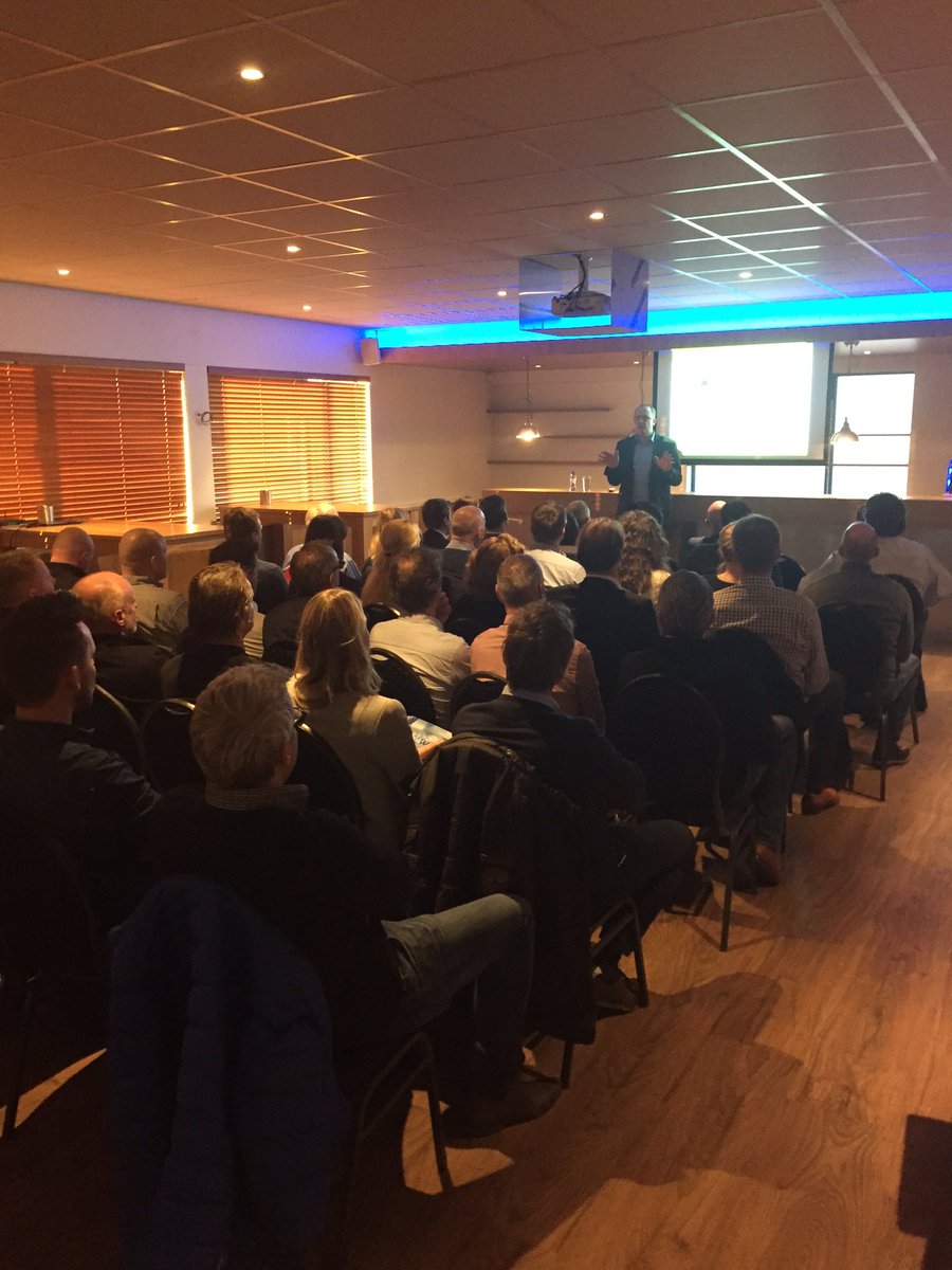 Boeiende social media training voor collega’s <a href="/voskampgroep/">Voskamp Groep</a> door @richardbadenhop <a href="/SvdKieboom/">Stephanie vd Kieboom</a> van #CRMCOMPANY #SMIB