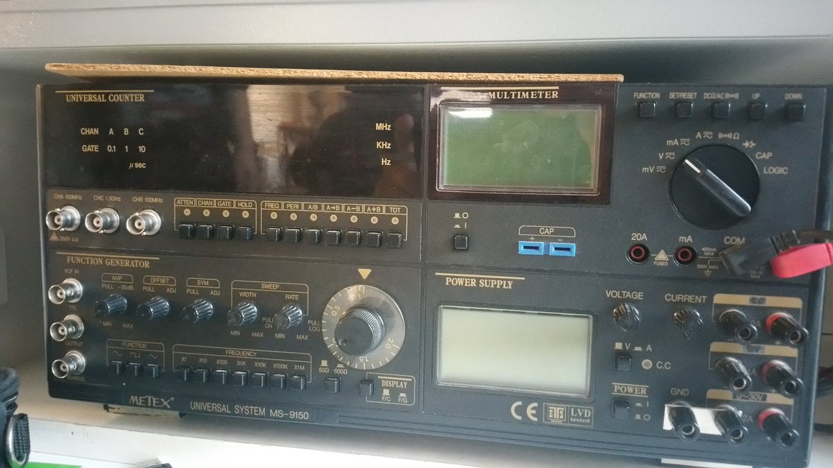 nemetistvan99's tweet photo. Boring day in the school with the worst function generator in the world... https://t.co/iERHpu7U49