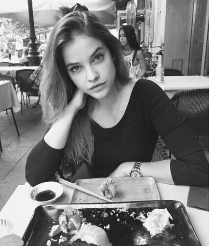 AlissonQueenK's tweet image. Almorzando con Alisson Queen... *música de Mirtha legrand*