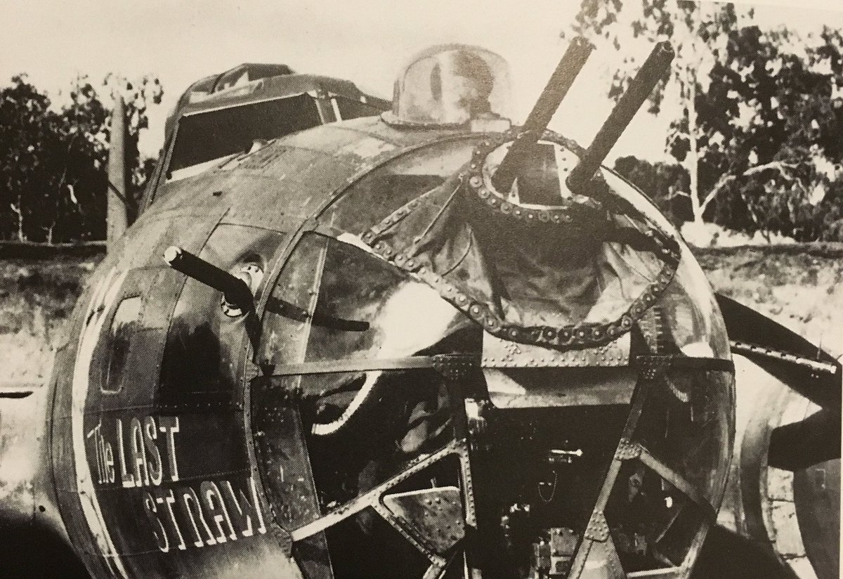 B 17 Bot Sur Twitter 機首銃座 当初は胴体上面 下面の銃座 で十分とされていた為機銃は横方向に7 62mmだけだったが被害が増大した為 尾部銃座と同じものを機首に付け 機首側面にある機銃を前にも向けられるようにするなど 現地改修がなされた T Co