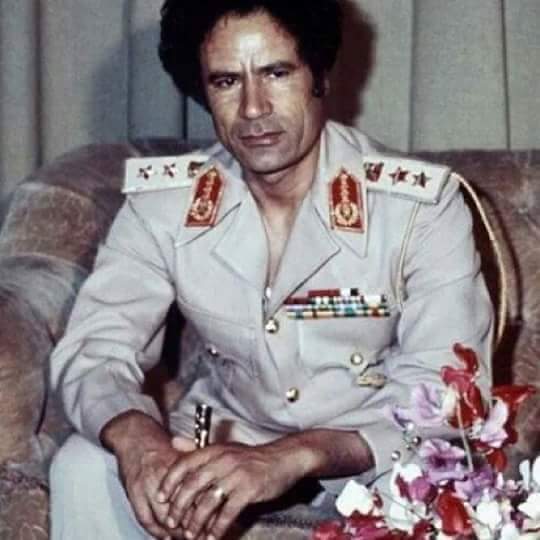 SertaweSrirt's tweet photo. للفخامه عنوان معمر ﺍﻟﻘﺬﺍﻓﻲ وطني وشموخي وكرامتي .

#kadhafi https://t.co/BIC0EmxfBM