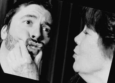 DAVE GROHL calls his MOM from CORK, Ireland in '91
"MOM all the women here look like you!"
#Nirvana #Cork #DaveGrohl