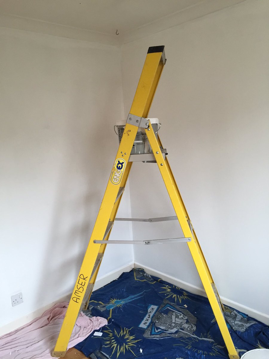 kt_stewo's tweet photo. One handed decorating 👌🖌🎨 #leftie #rollerpro https://t.co/0La3TTm3QF