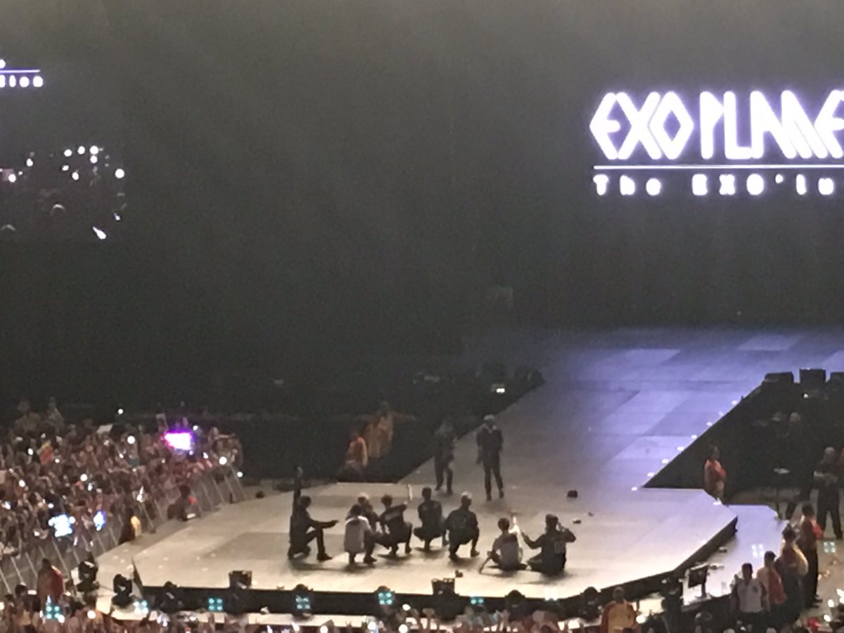 deadcutie119's tweet photo. Like wow what precious human beings #EXO #exolutioninla https://t.co/rwZXcfbCVL