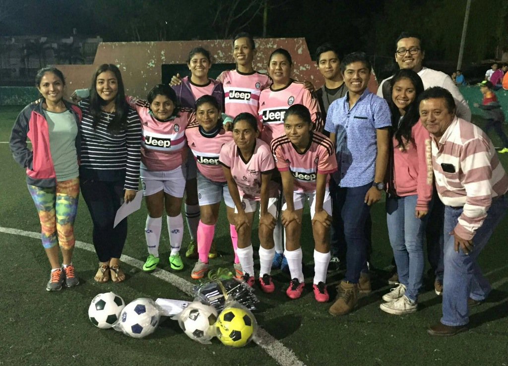 GMendicutiMX's tweet photo. Felicidades al equipo de fútbol rápido femenil Oasis por el campeonato obtenido en Bacalar https://t.co/iMTNRSt3aD