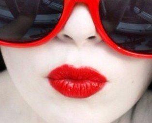 OwnedMuze's tweet photo. #MyfavofTheDay~~❤#NotMeInPic~but❤❤the Red~💋💋💋 https://t.co/y49UtFvAlm