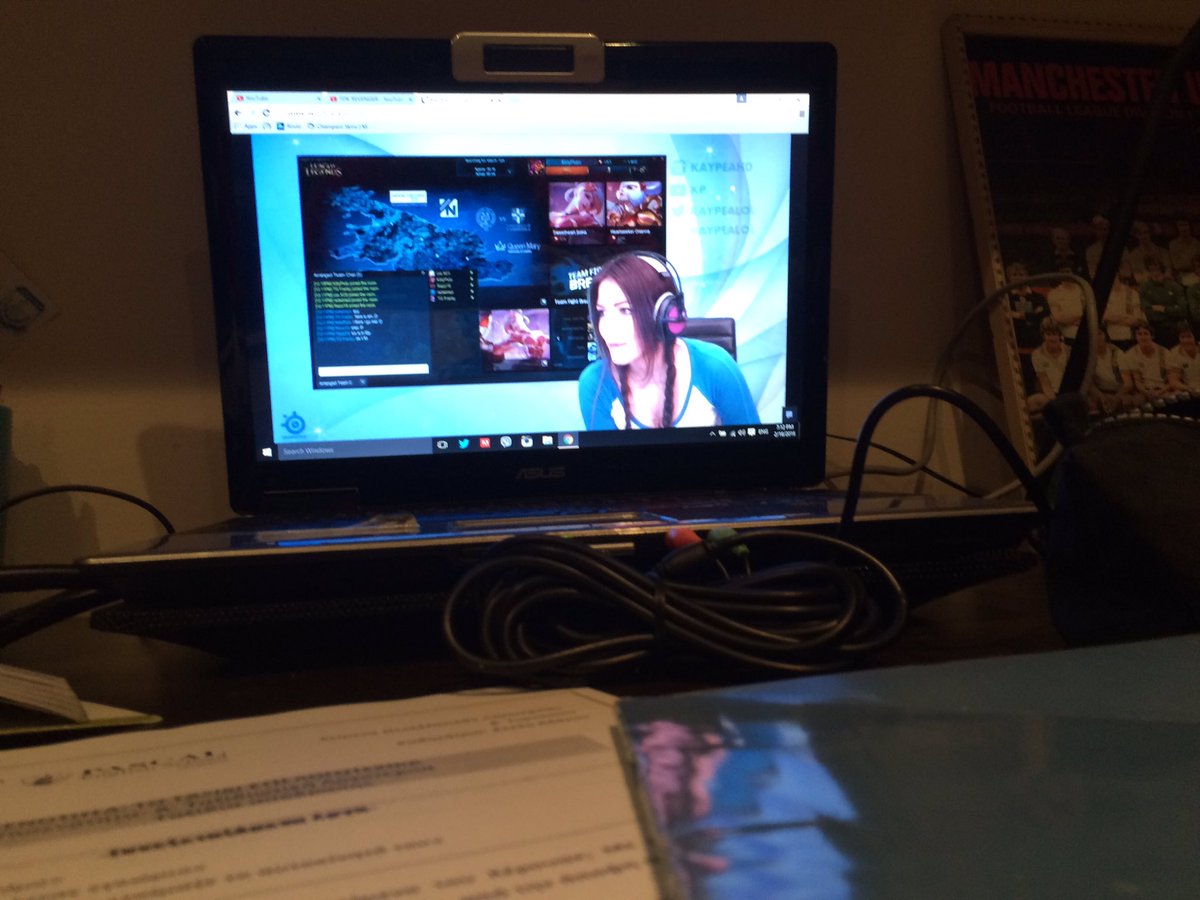 ffsBasti's tweet image. Studying Greek while watching @KayPeaLoL #Ihatehomework