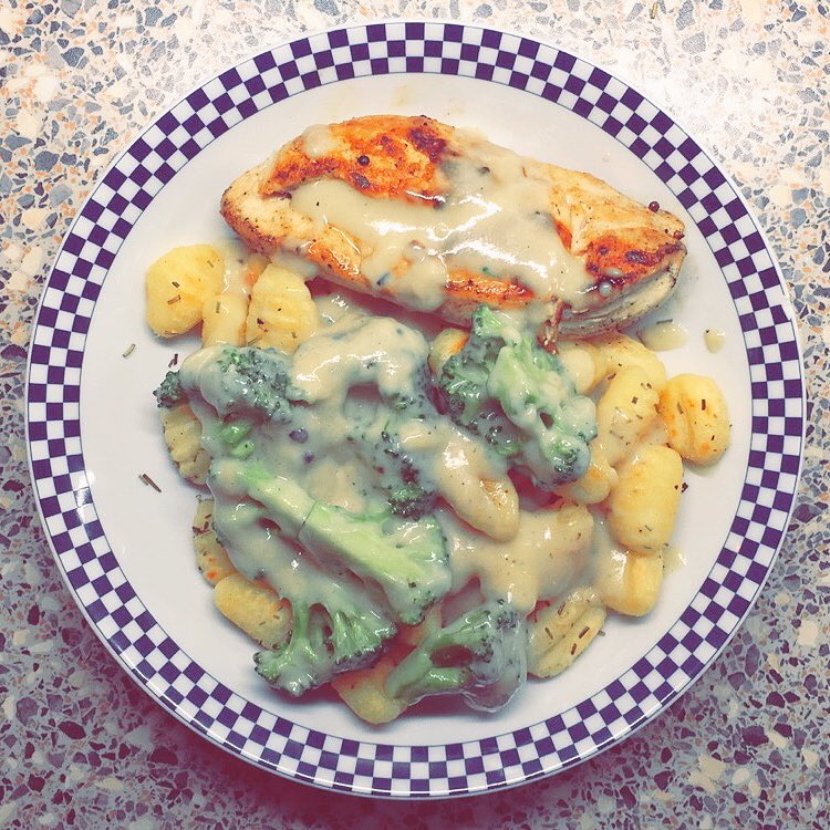 dieugab's tweet photo. Couldn't resist also trying my hand at a simple meal without a recipe (for the first time!) #kitchentuesday https://t.co/qXOAUp3yjZ