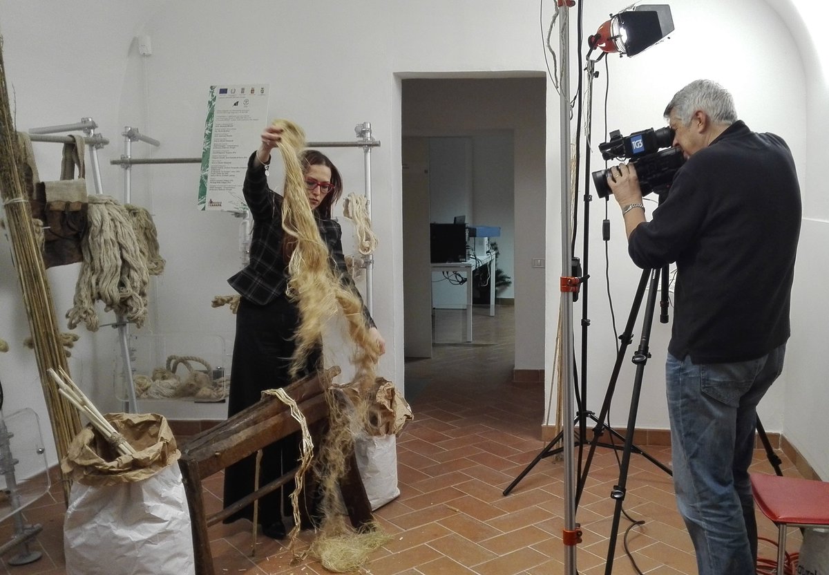 MuseoCanapa's tweet photo. @RaiTre al @MuseoCanapa per #fuoritg. 
La diretta mercoledì 24 alle 12,30 insieme ad @Assocanapa https://t.co/wdXw2mcBYS