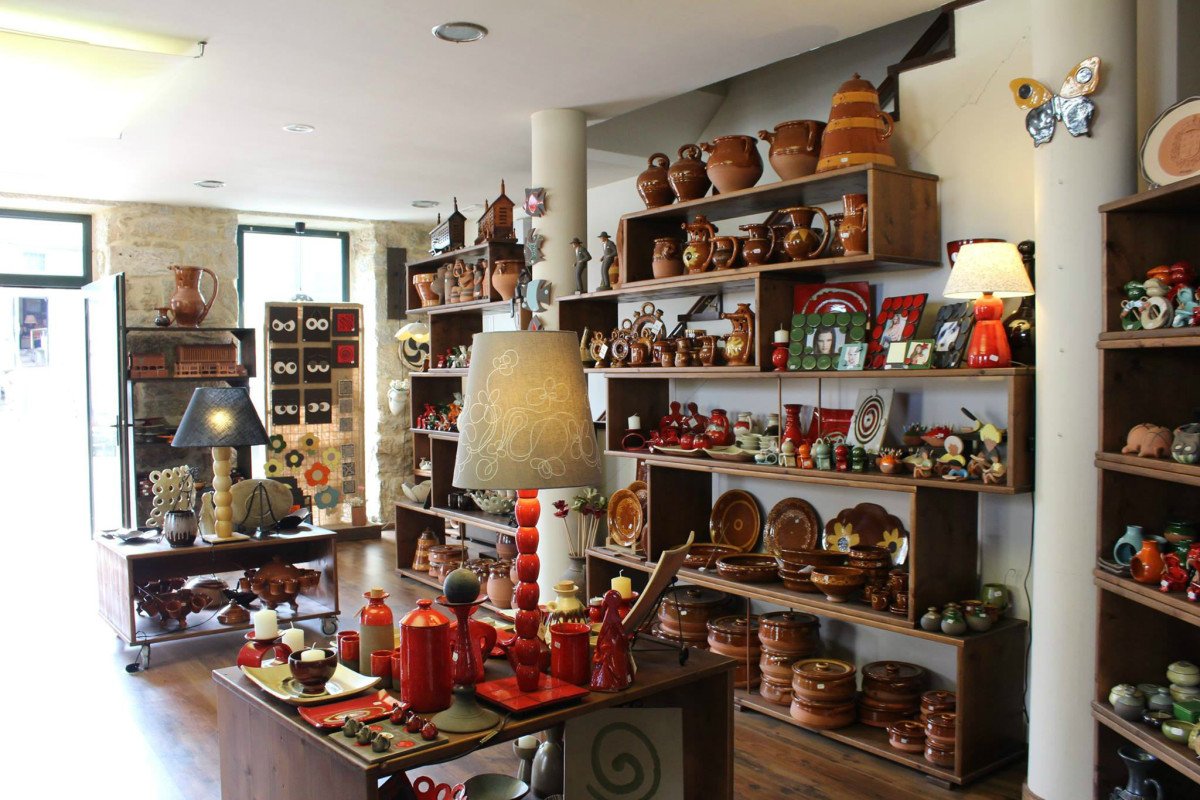 Fai uns anos gravamos este vídeo da nosa tenda en #Buño. Hai de todo para todos! youtube.com/watch?v=7pA49n… #artesanía