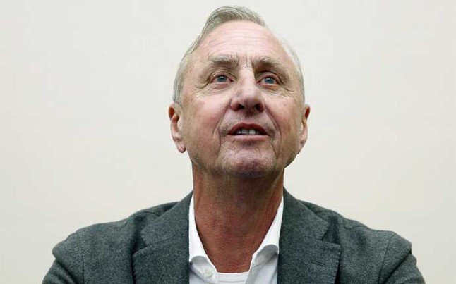 sport's tweet photo. EXCLUSIVA | Cruyff: "El fútbol es para divertirse y Messi está para divertirnos" 
https://t.co/2wCsnhI6ZV https://t.co/7BeR58faHY