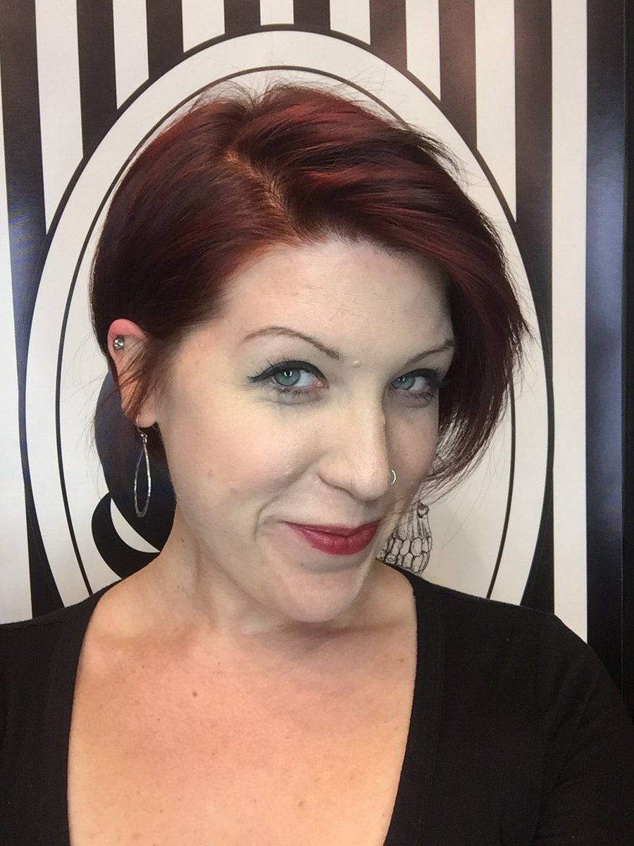 mseviearcher's tweet photo. Hair boredom = SO not a thing anymore, thanks to @StylistBiancaG and @HairroinSalon #redheadlife https://t.co/4JxCMAG0rC