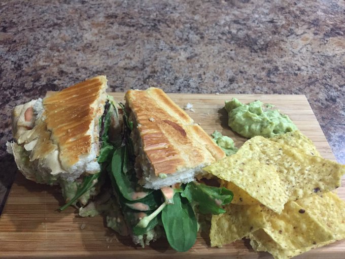 Guac spicy mayo chicken sandwich MMMm https://t.co/BGeqhXbc8L<a href="/tag/sam"class="tags"><span>#sam</span></a><a href="/tag/nachos"class="tags"><span>#nachos</span></a>