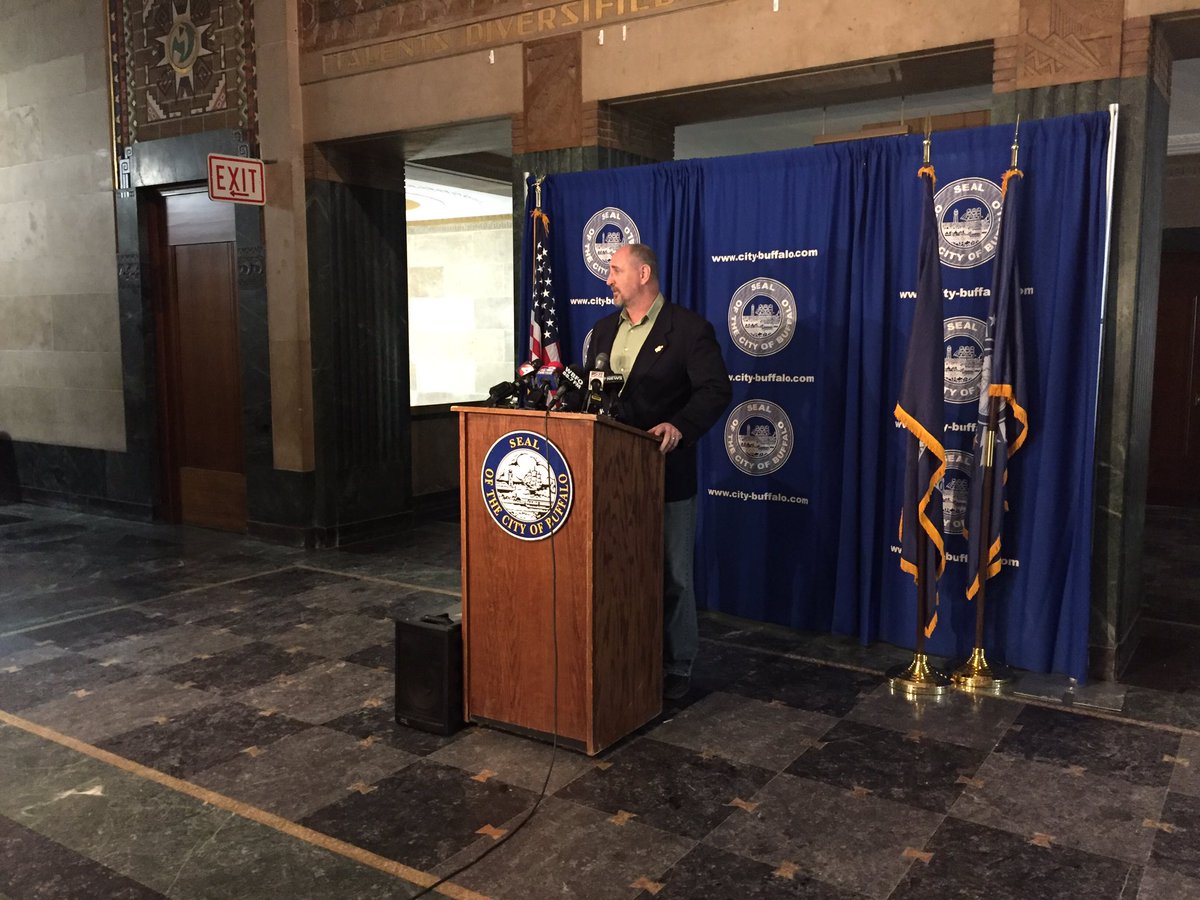 KatieGibas's tweet image. City of #buffalo has 800 miles of roads to plow. It'll take a while. @TWCNewsBuffalo