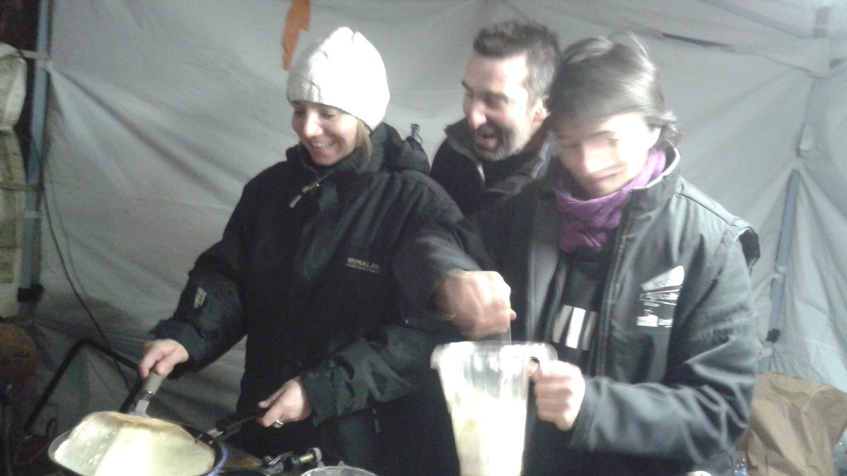 CombeVeronique's tweet photo. Crêpes partie sur la manif aux Echets ds  01 , c'est comme ça qu'on tient et on ne lachera pas https://t.co/LMQeZEbFe6
