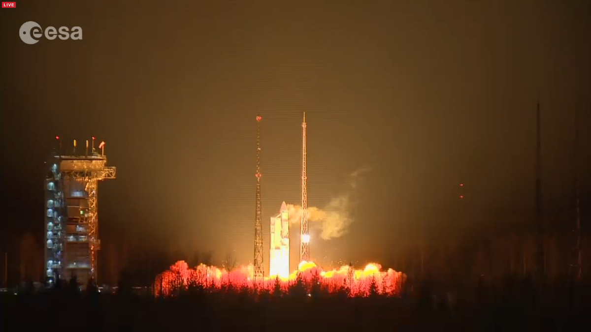 ShuttleAlmanac's tweet photo. LIVE - LIFTOFF 1 of Russian Rokot (former ICBM) launch from #Plesetsk carrying the @ESA #Sentinal3 #Sentinal3A https://t.co/wb5fgqyyEi