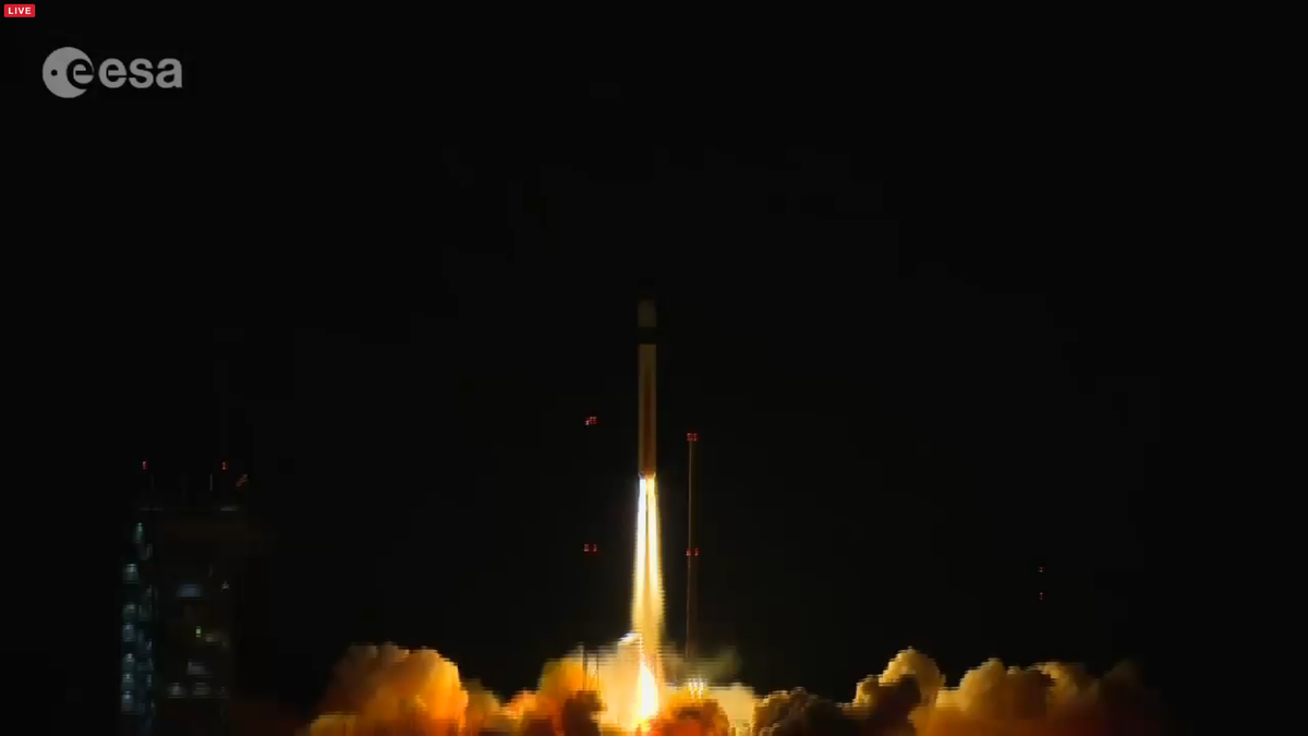 ShuttleAlmanac's tweet photo. LIVE - LIFTOFF 4 of Russian Rokot (former ICBM) launch from #Plesetsk carrying the @ESA #Sentinal3 #Sentinal3A https://t.co/XyiL7bOGoI