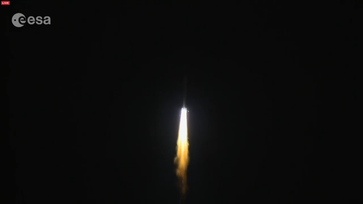 ShuttleAlmanac's tweet photo. LIVE - LIFTOFF 5 of Russian Rokot (former ICBM) launch from #Plesetsk carrying the @ESA #Sentinal3 #Sentinal3A https://t.co/Arw04bMpvp