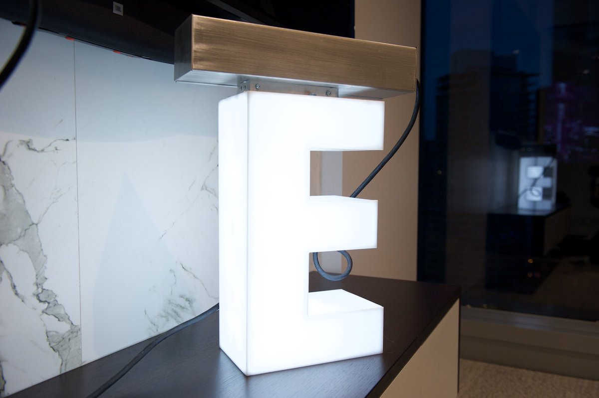 EdgarDevelopmnt's tweet photo. Tuesday's are for bright ideas [Testing out light boxes at EDC HQ] 
#EdgarDevelopment #coalharbour #MNPtower #vanRE https://t.co/aRwAOFbpyZ