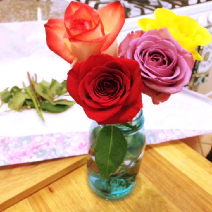 CompoKeeper's tweet image. Keep your Valentine&apos;s Day flowers fresh with these two easy steps! compokeeper.com/keep-flowers-f…