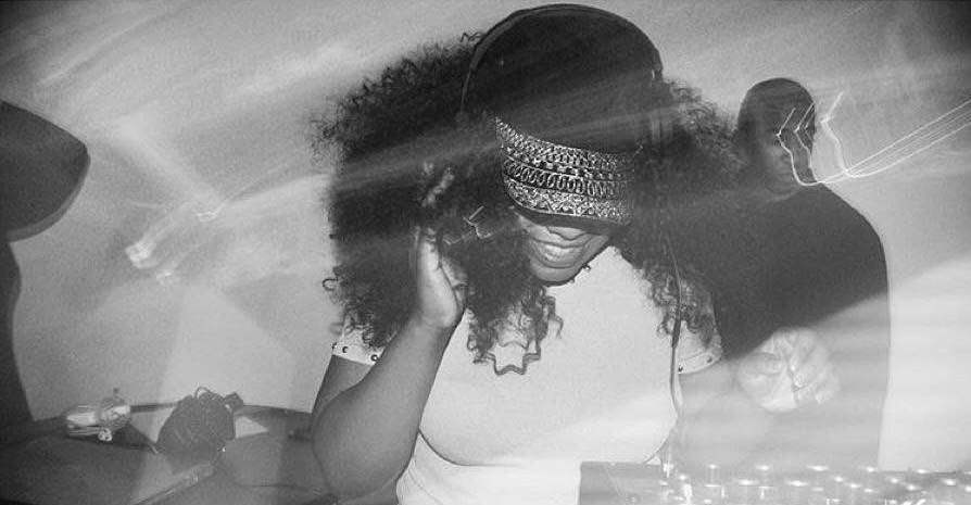 thefader's tweet image. Premiere: @UNIIQU3_ is starting a monthly Jersey club and rap night in N.Y.C. 
thefader.com/2016/02/16/uni…