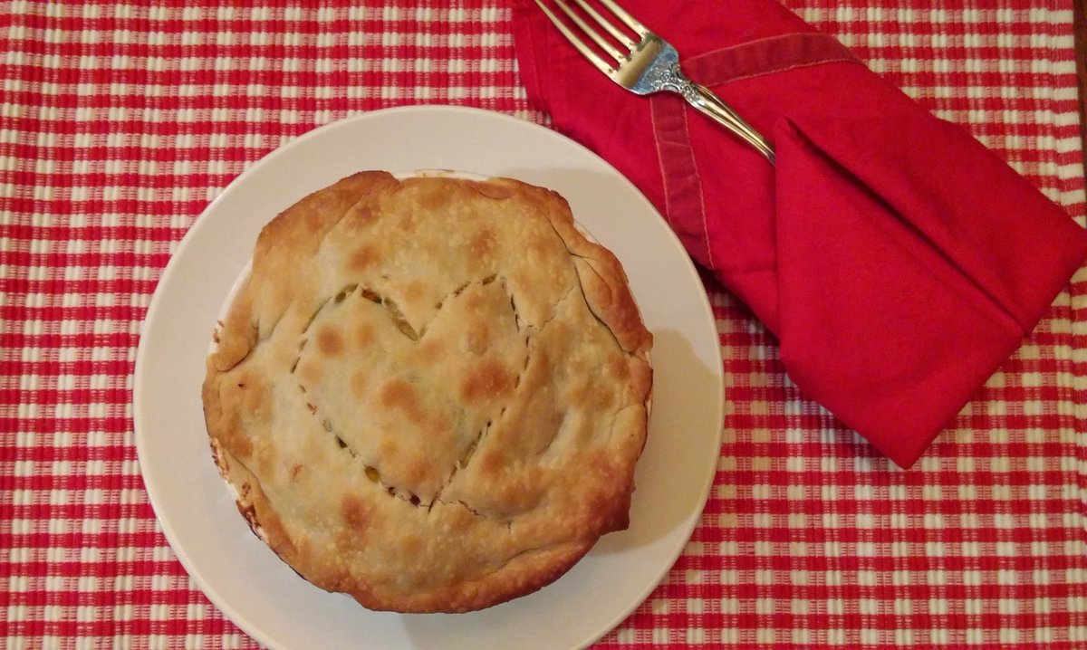 makemyleftover's tweet image. Homemade chicken pot pie-great way to use up #leftover veggies &amp;amp; potatoes! #nofoodwaste #MakeoverLeftover