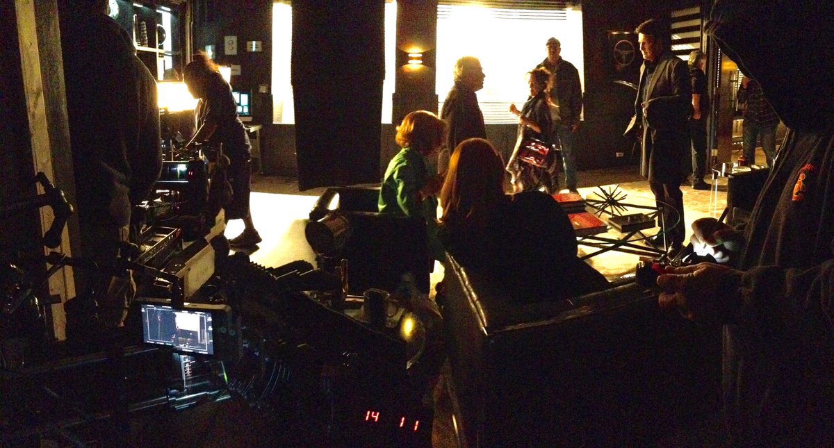 8x11 "DEAD RED" post ep bts tweets & pics CbWzI6DUEAA99cY