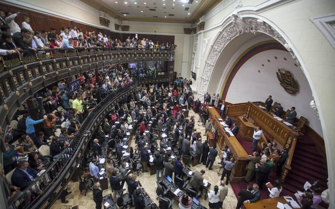 Aprueba Parlamento de Venezuela amnistía para opositores presos - CbWzmgiUUAIEgdA