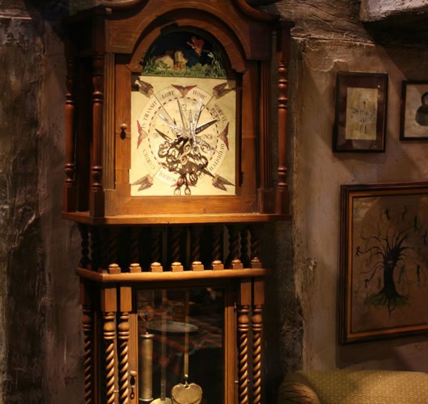 ハリーポッター公式品ウィーズリー家の木製掛け時計 レプリカ