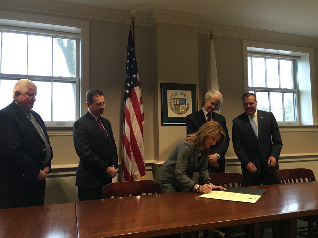 KarynPolito's tweet photo. From #Auburn to #Framingham to #Holliston to #Medfield signing #CommunityCompacts 141-144. Thanks for joining! https://t.co/Jz7THYM1Pu