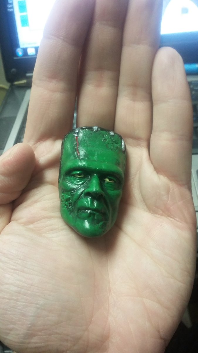 MatthewWilberg's tweet photo. Frankenstein's Monster magnet. Acrylic paint on resin. #Frankenstein #BorisKarloff #UniversalMonsters #StarvinArtist https://t.co/vvQTl1vyDS