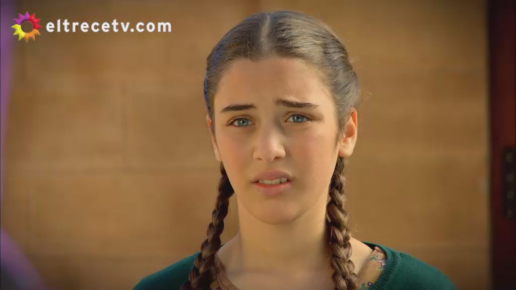 Zehra está desesperada después de enterarse que Melek abandona la escuela para siempre eltrecetv.com.ar/esposa-joven/z…