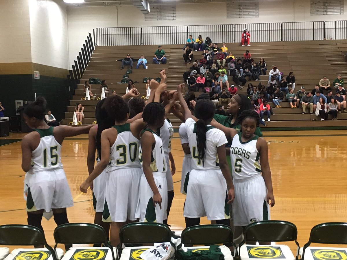 chsinkling's tweet photo. Lady Tigers!  Current Score.     Home- 33 Guest-9 https://t.co/Aw3l6wwQgW