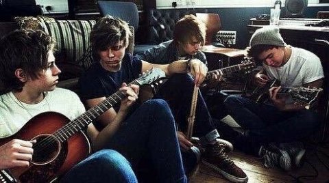 AlexRoseWalker3's tweet photo. @5SOS
#MP5SOSSheffield #MP5SOSManchester1
#MP5SOSManchester2 #SoundsLiveFeelsLive https://t.co/wrw7Bxb1ru