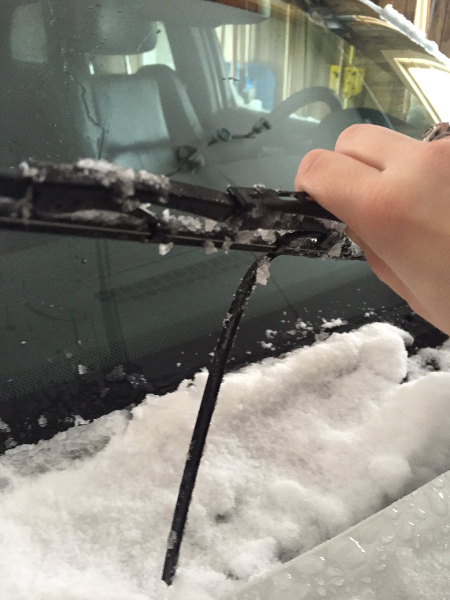DocEMurray's tweet photo. Not to worry, no one will be charging a premium for wipers today, right? #ROCwinter https://t.co/VAlv1dwTjr