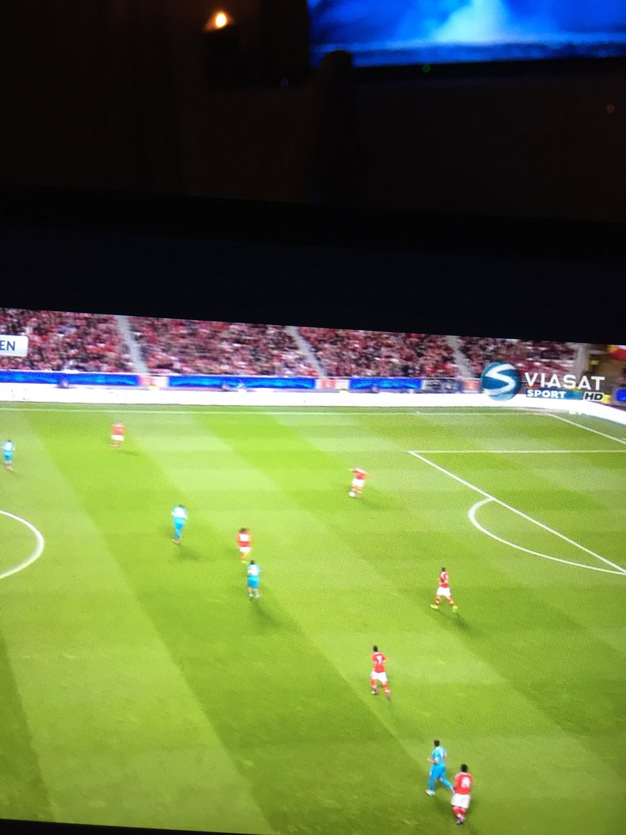 Min broder <a href="/vlindelof/">Victor Lindelöf</a> gör CL debut idag för Benfica, jävligt stort! Lycka till broder❤️