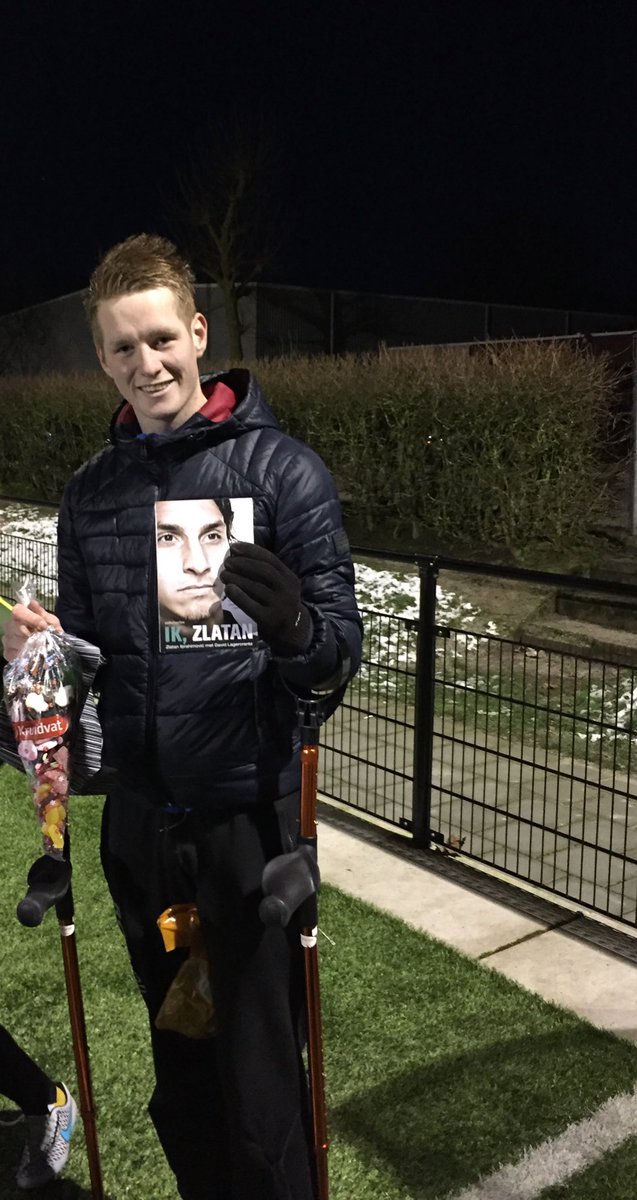 SDC12_B1's tweet image. Cadeaus voor Cas ivm operatie aan zijn knie. Op een voorspoedig herstel!  #cios #tc3 #kruisband