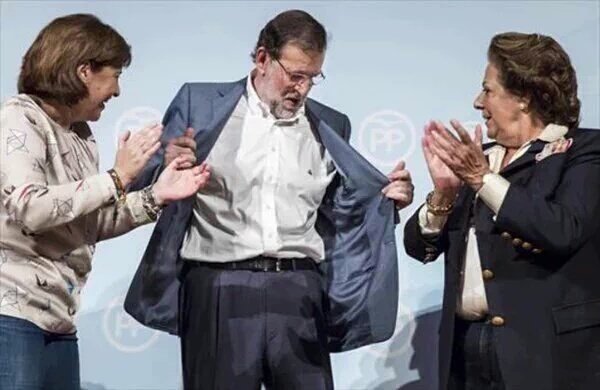 QuebeboVillegas's tweet photo. - ¡Vamos, Mariano sal a bailar, que tú lo haces fenomenal! Tu cuerpo se mueve como una palmer..!
- ¡EH, EH, EH, EH! https://t.co/5RxWpr0Du2