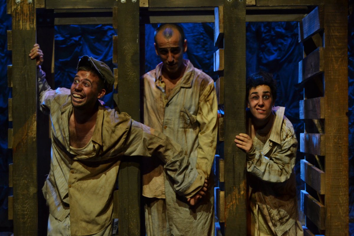 Déjate conquistar por la ternura de #LosPerros Viernes a las 20:15H DOS ÚLTIMAS FUNCIONES ¡Te esperamos! #teatro