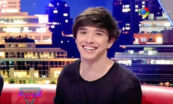 kKi_os1's tweet photo. Cuantos rt's por esta sonrisa? #KCA #VotaJulianSerrano https://t.co/saaslX96yA