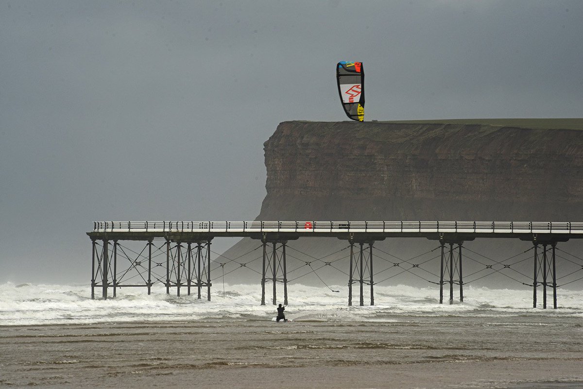 fffridge's tweet photo. Filming kite surfing in @SaltburnbySea yesterday. #kitesurfing #coast #northyorkshire https://t.co/kgoa8NS5Bd